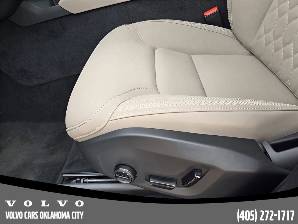 Certified 2025 Volvo XC90 T8 Plus w/ Protection Package Premier image 16
