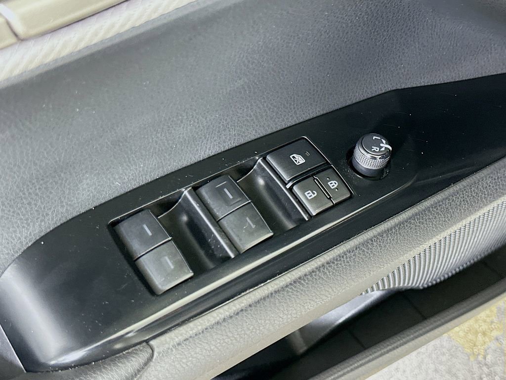Used 2025 Toyota Camry SE w/ Convenience Package image 15