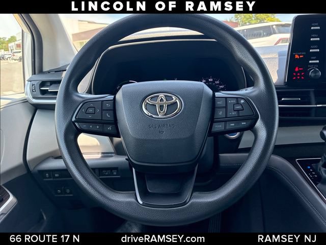 Used 2023 Toyota Sienna LE FWD image 24