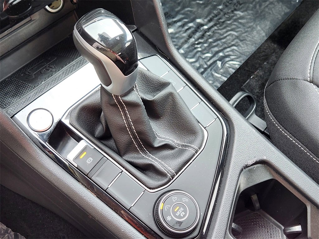 New 2024 Volkswagen Taos SE image 17