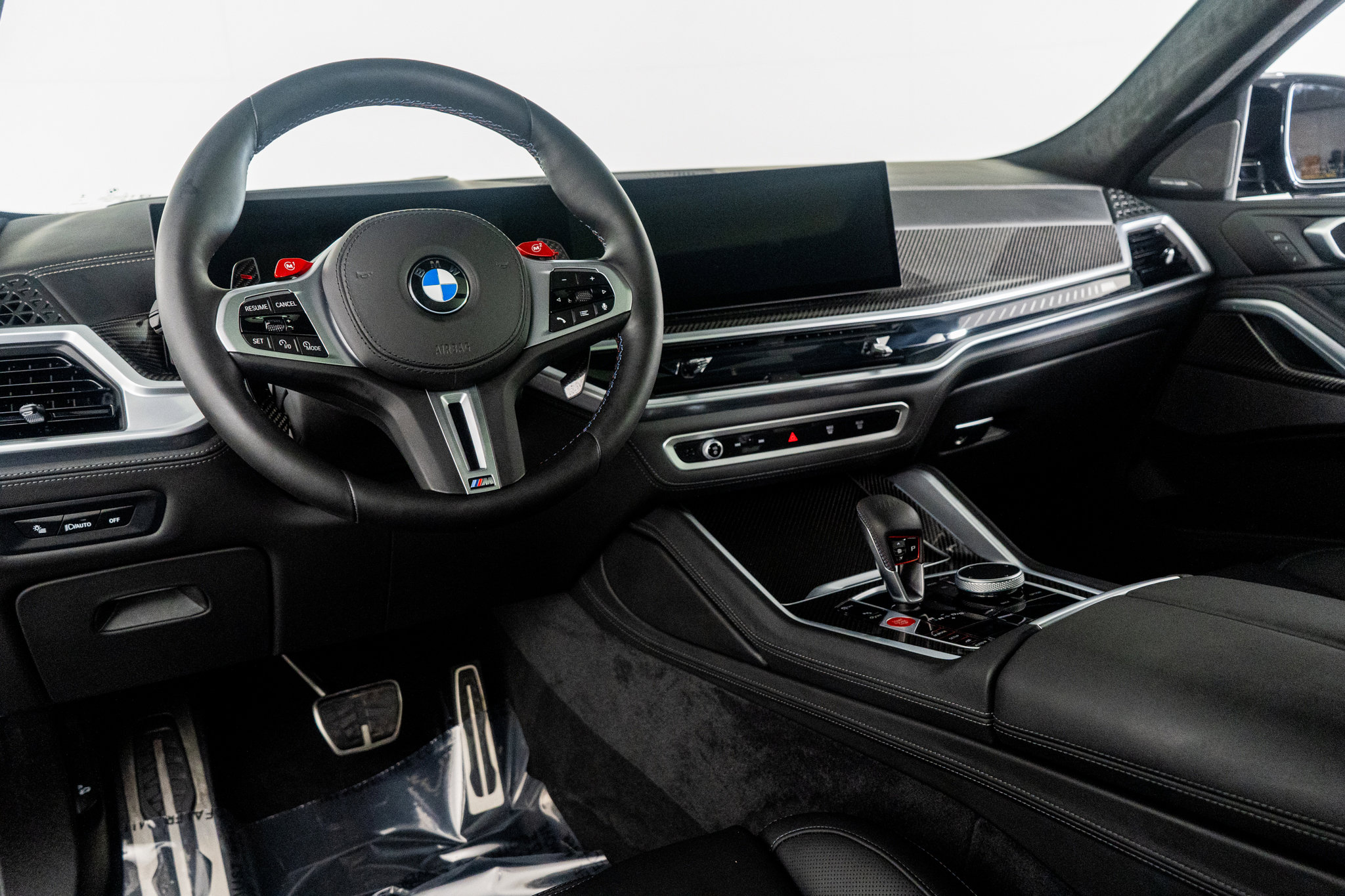 Used 2025 BMW X6 M Competition image 2