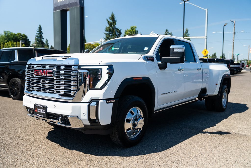 Used 2025 GMC Sierra 3500 Denali w/ Denali Reserve Package image 3