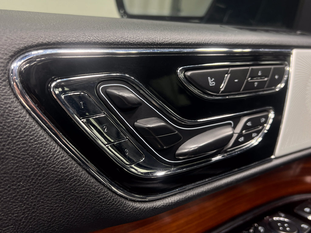 Used 2019 Lincoln Navigator Reserve AWD/4WD image 19