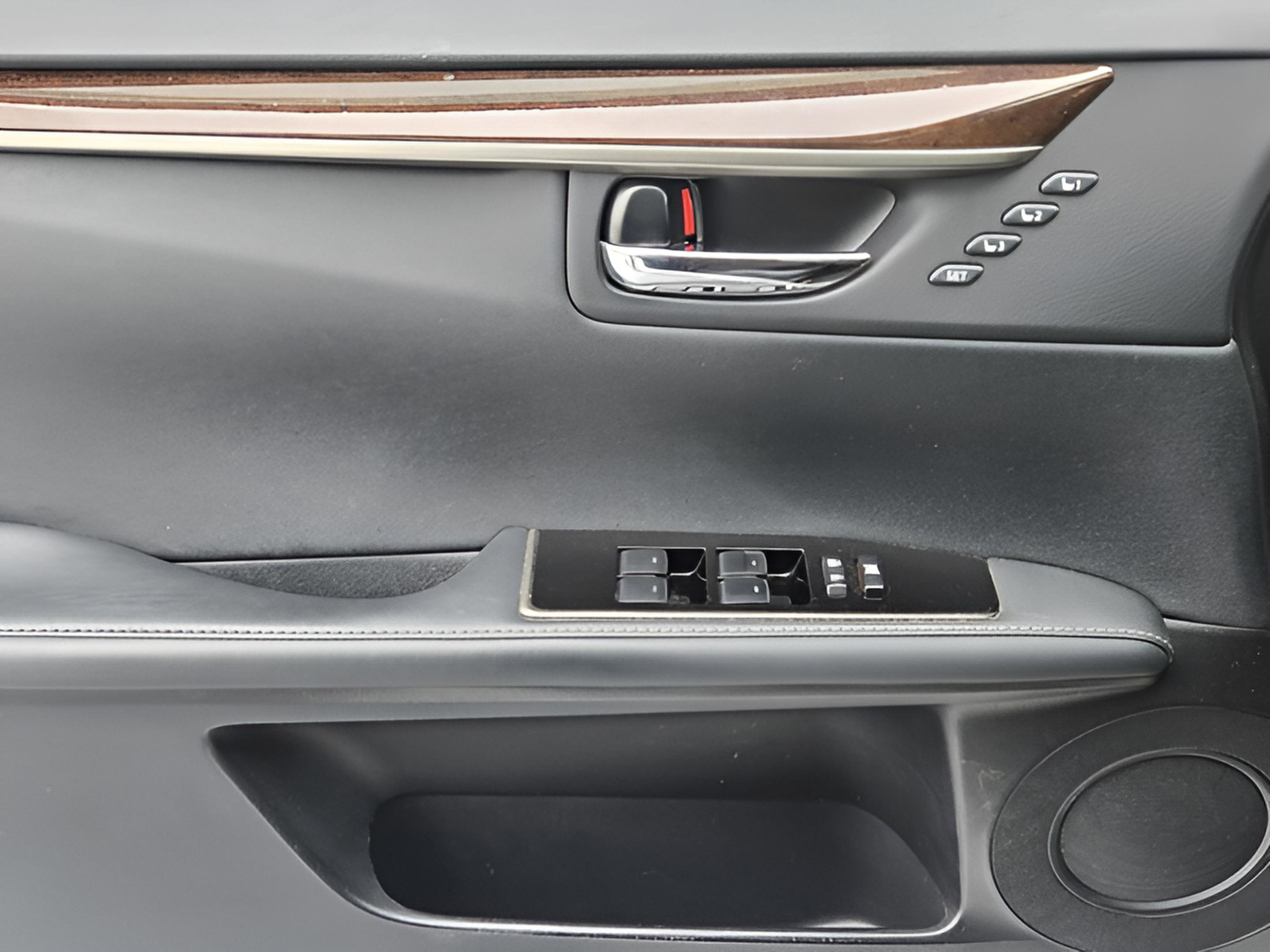 Used 2016 Lexus ES 350 w/ Navigation System Package image 25