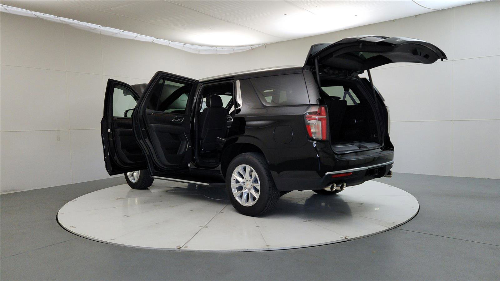 Used 2024 Chevrolet Tahoe Premier AWD/4WD image 11
