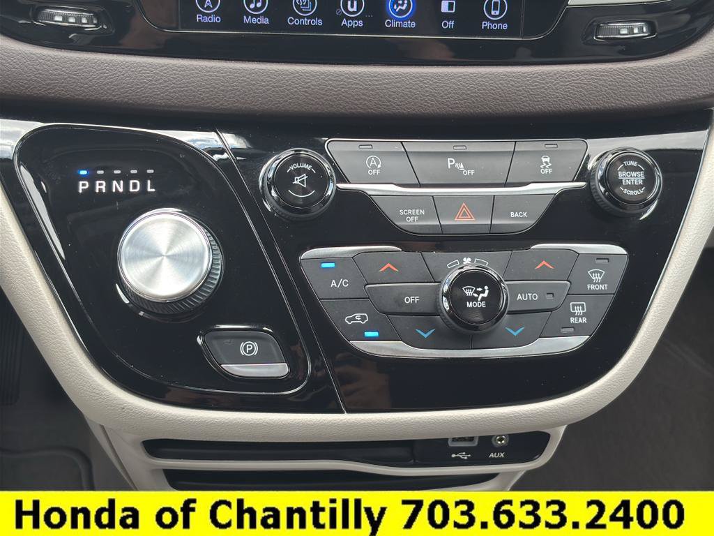 Used 2017 Chrysler Pacifica Touring-L w/ Tire & Wheel Group FWD image 32