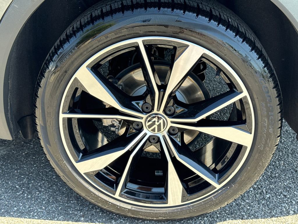 Used 2024 Volkswagen Tiguan SEL R-Line image 20