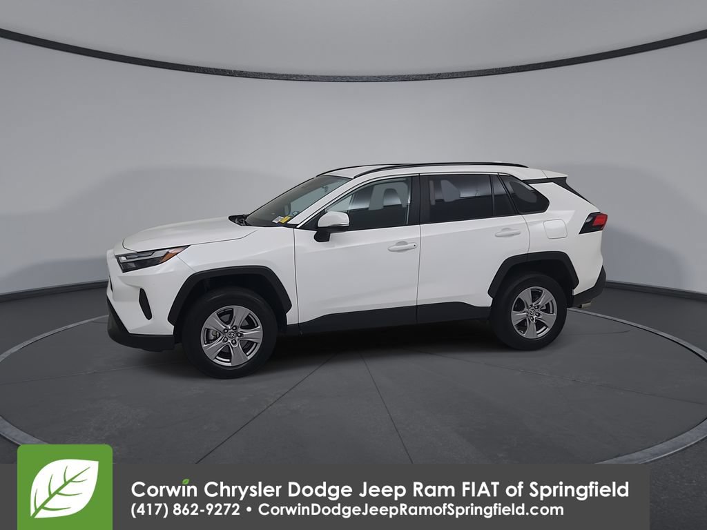 Used 2025 Toyota RAV4 XLE AWD/4WD image 8