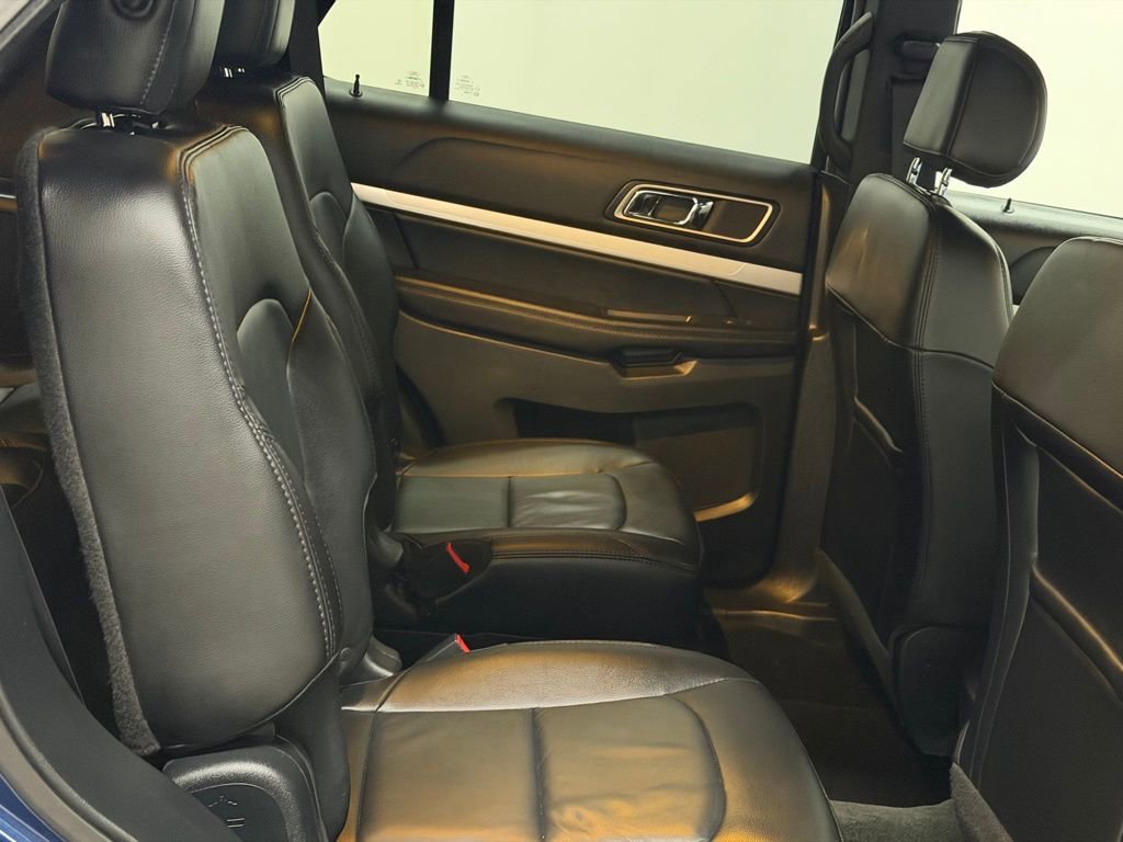 Used 2017 Ford Explorer XLT w/ Equipment Group 202A AWD/4WD image 22