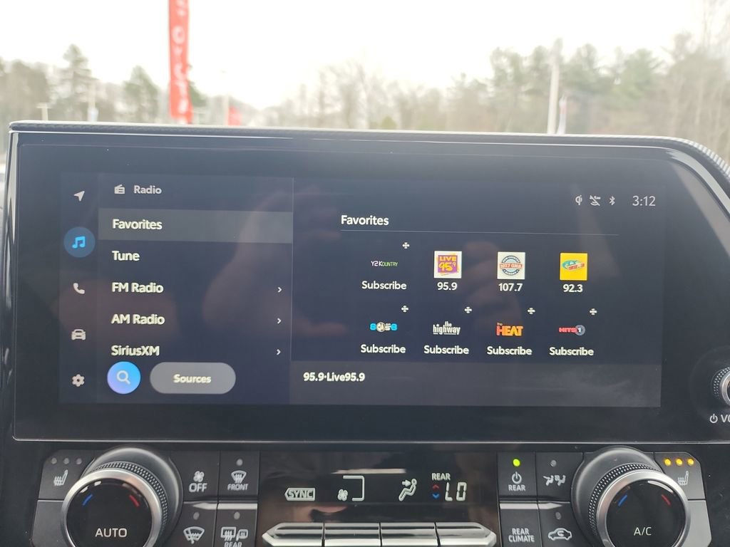 Used 2023 Toyota Highlander XSE image 16