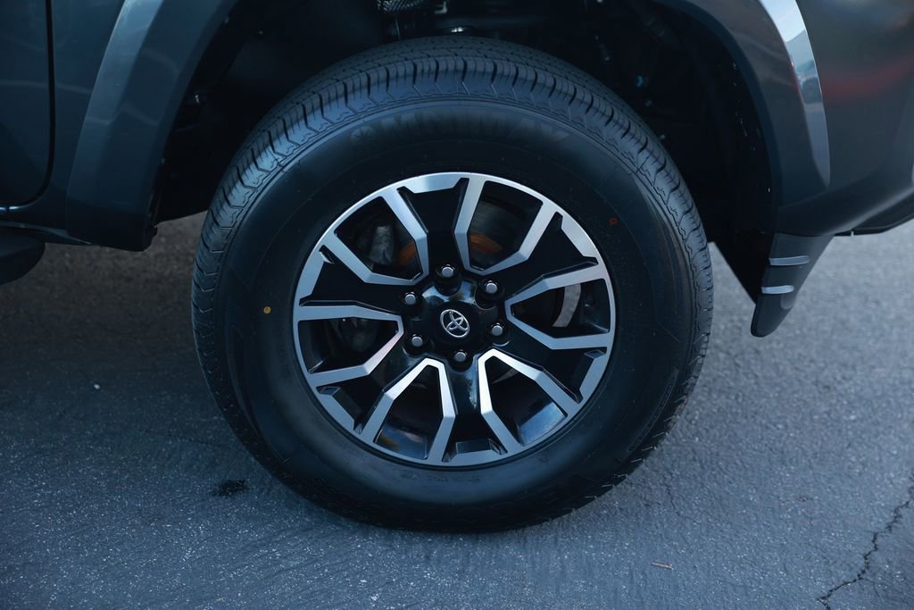 Used 2022 Toyota Tacoma TRD Sport w/ Technology Package image 8