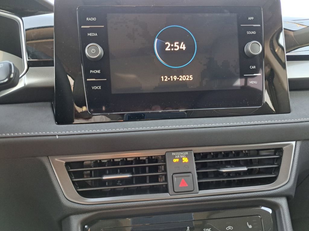 New 2026 Volkswagen Taos SE image 11