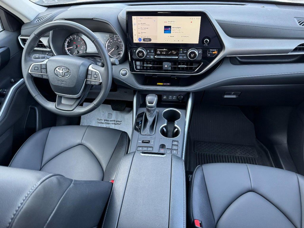 Certified 2025 Toyota Highlander XLE image 12