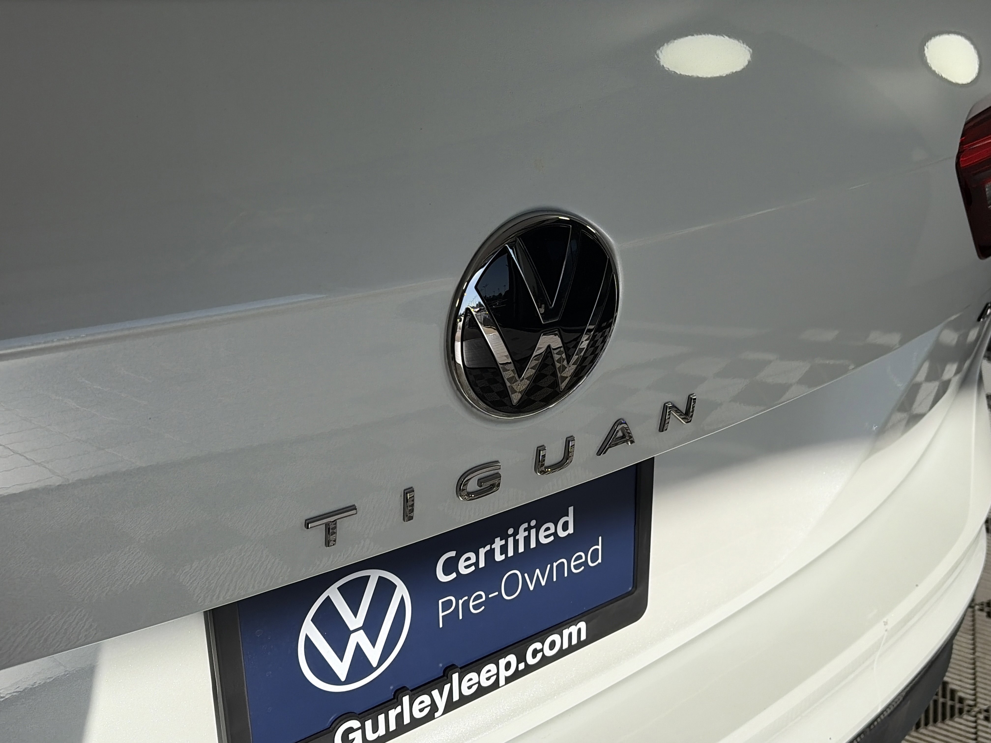 Used 2023 Volkswagen Tiguan SE w/ Panoramic Sunroof Package AWD/4WD image 15