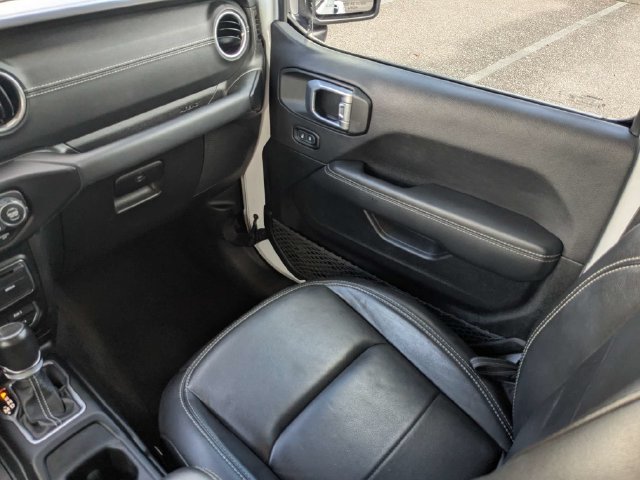 Used 2023 Jeep Wrangler Unlimited Sahara AWD/4WD image 19