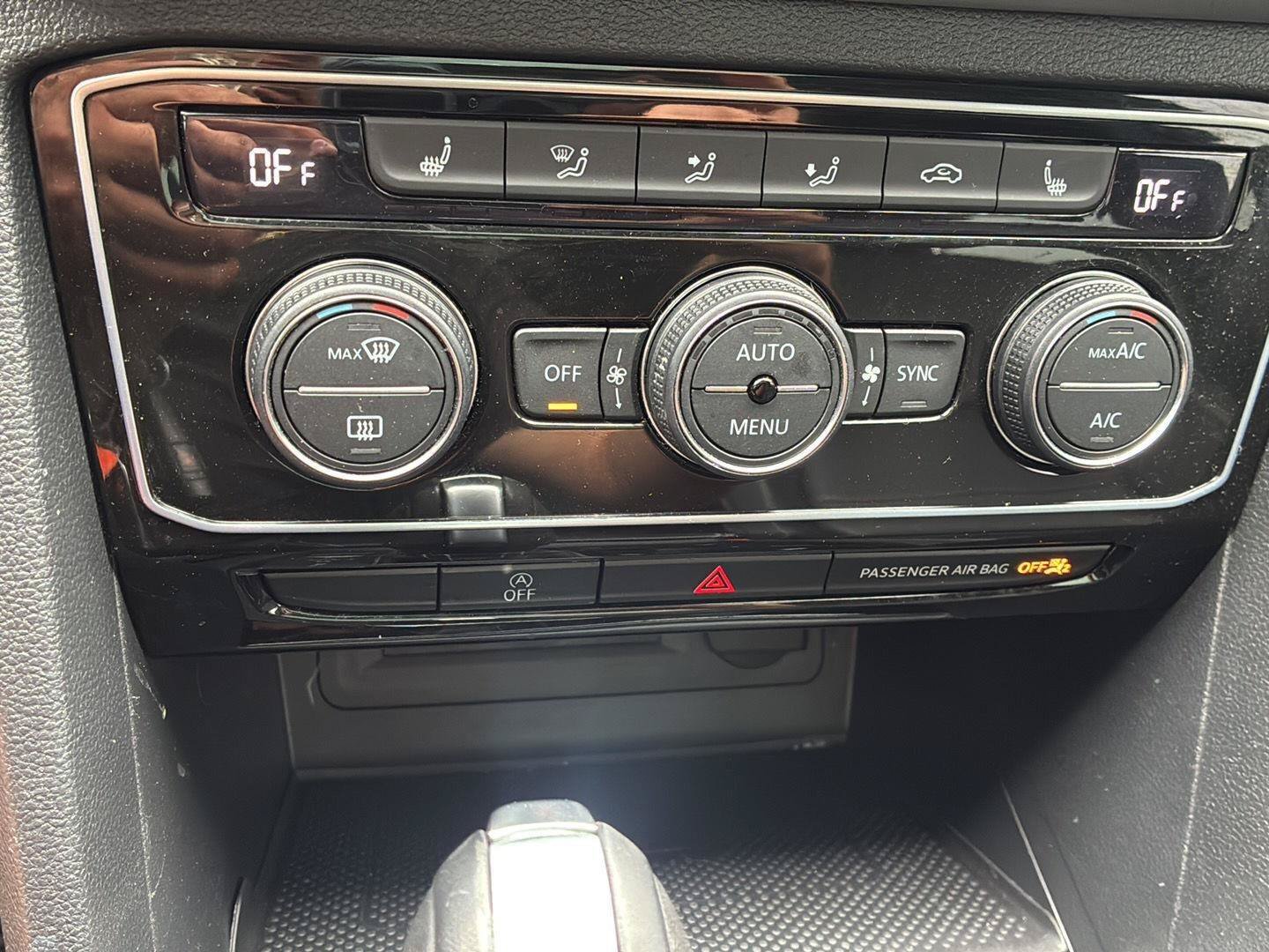 Used 2023 Volkswagen Atlas Cross Sport SEL R-Line AWD/4WD image 40