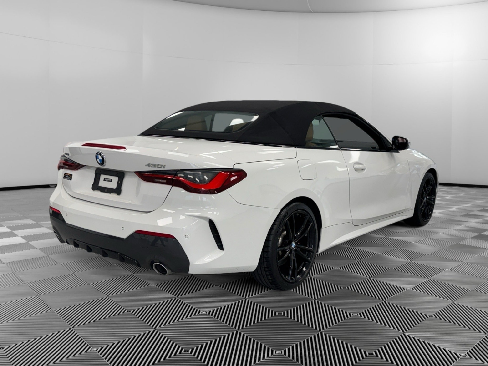 Used 2022 BMW 430i xDrive Convertible w/ M Sport Package AWD/4WD image 8