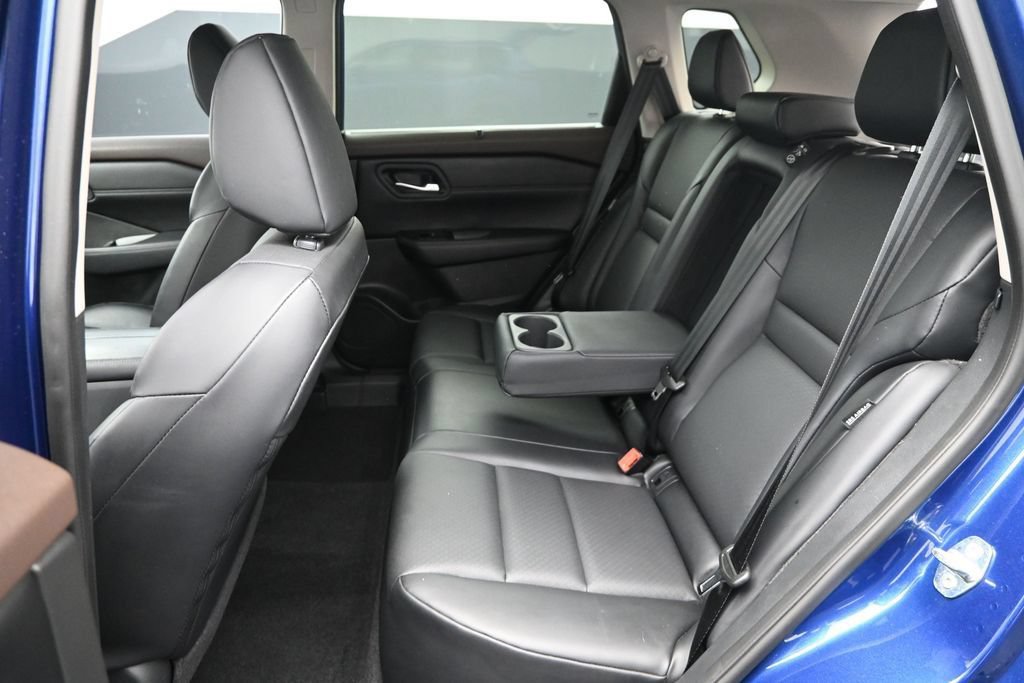 Used 2023 Nissan Rogue SV w/ SV Premium B Package FWD image 17