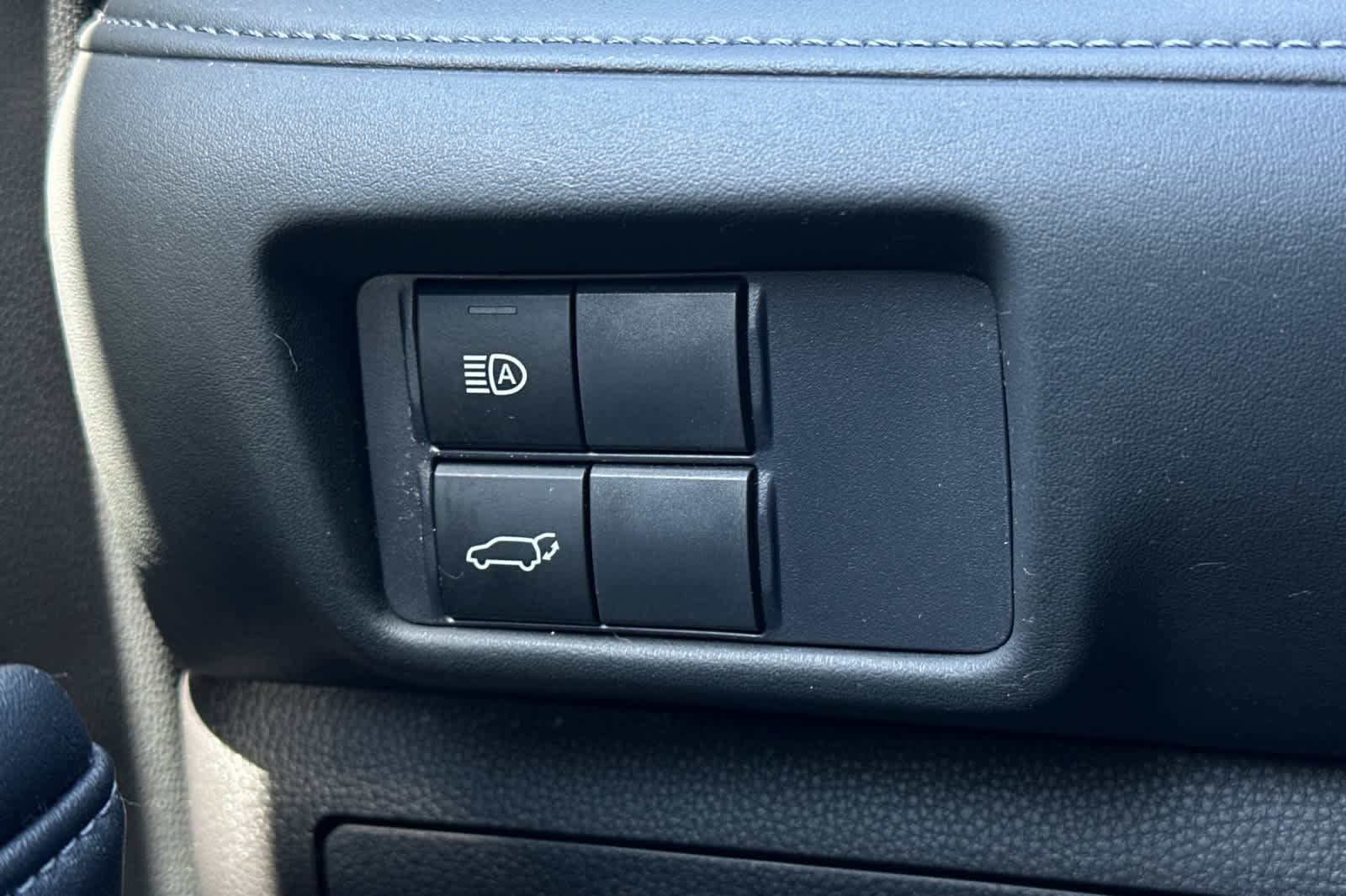 Used 2021 Toyota Highlander XLE AWD/4WD image 31