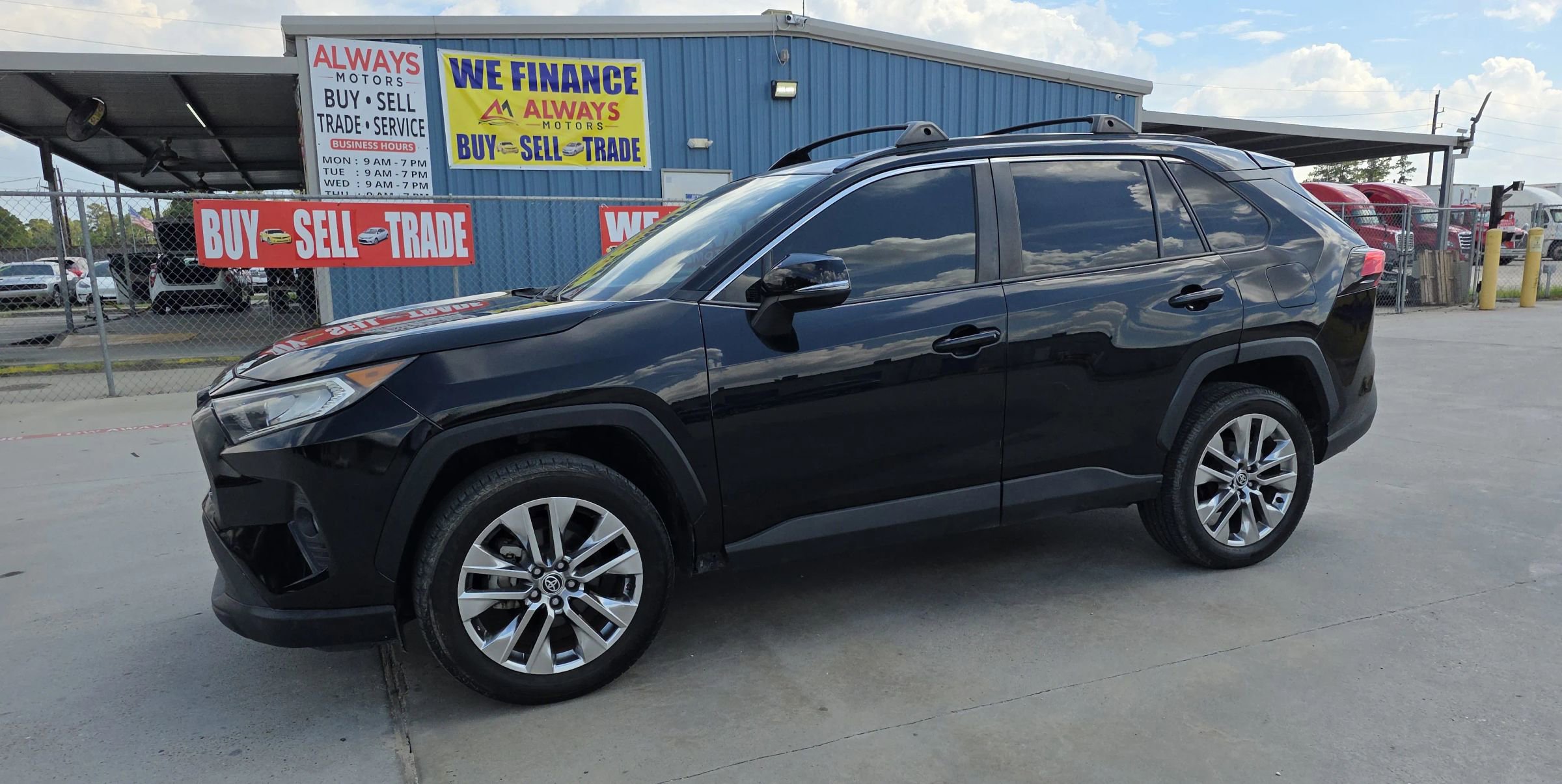 Used 2021 Toyota RAV4 XLE Premium image 1