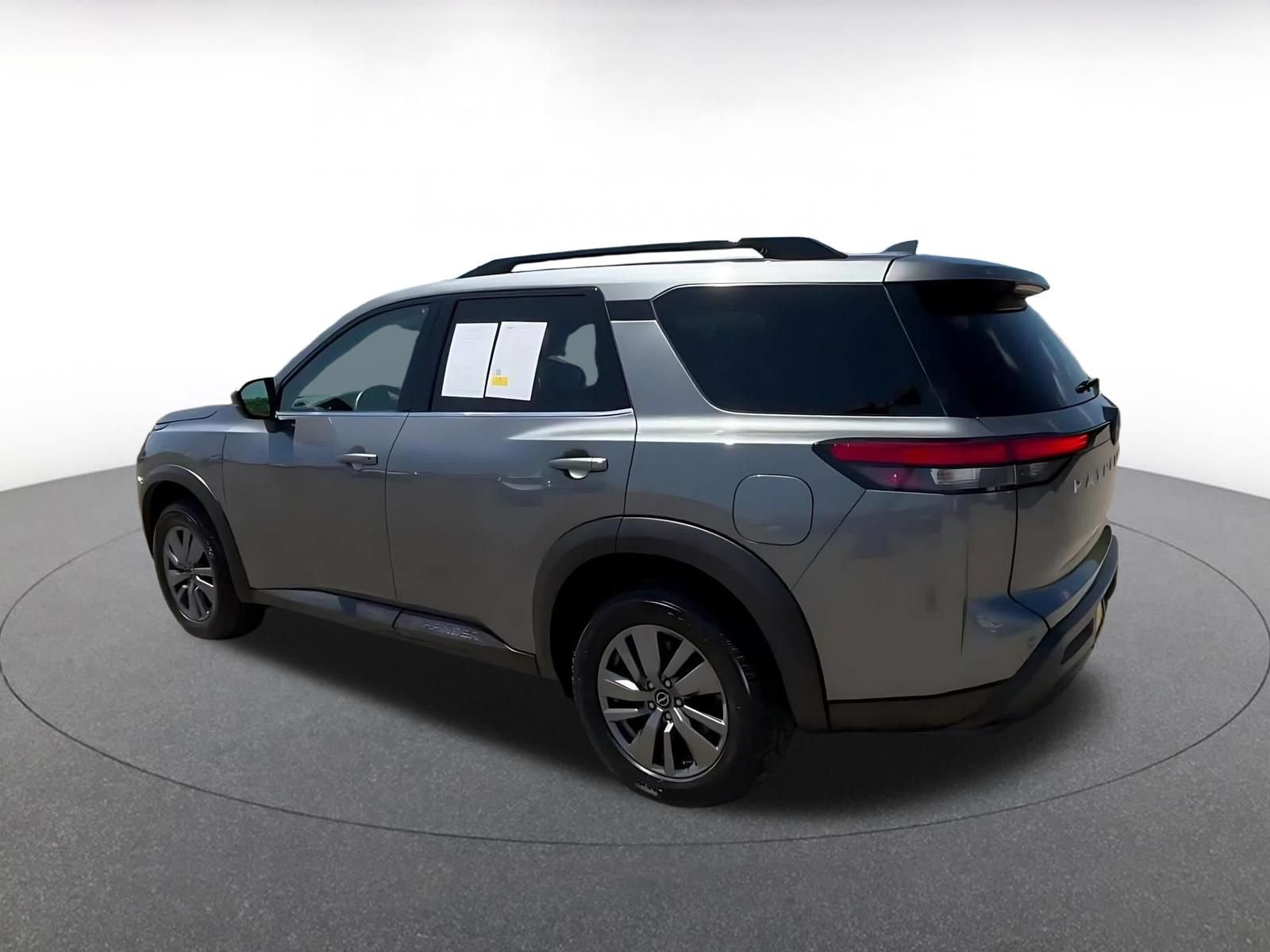 Used 2025 Nissan Pathfinder SV FWD image 10