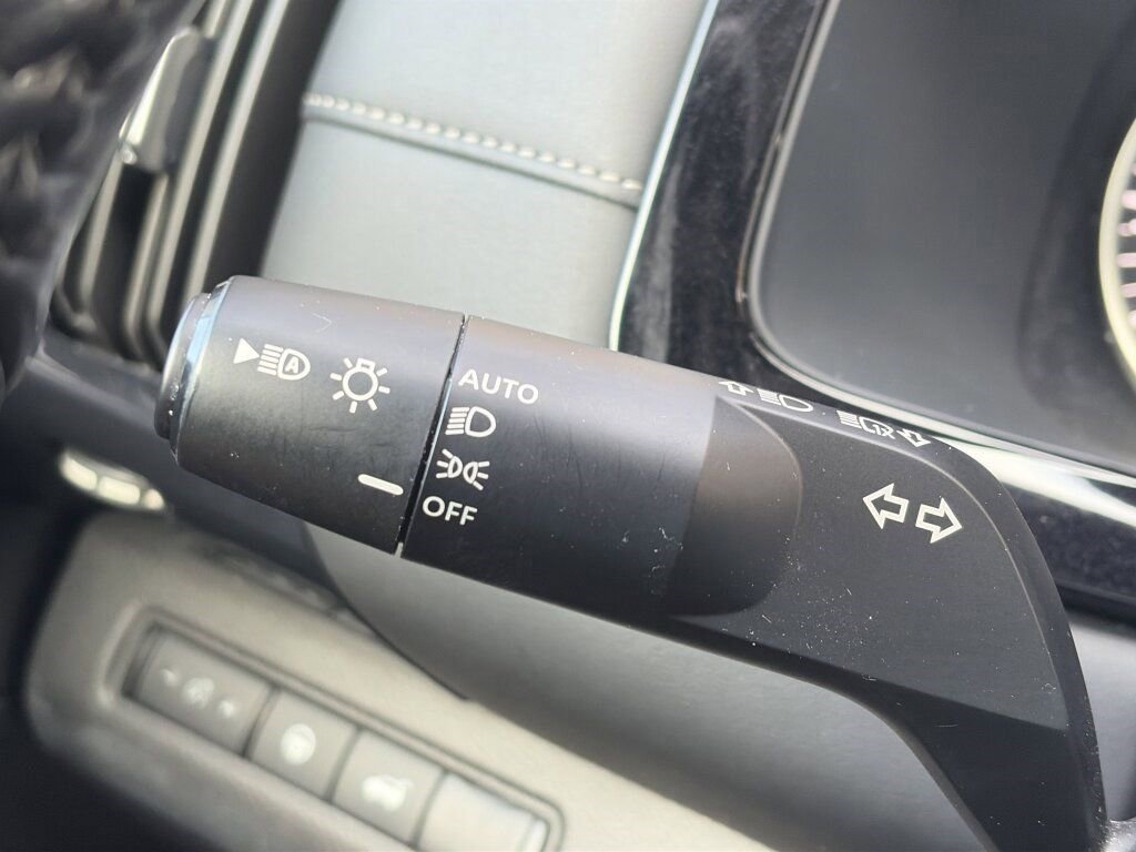 Certified 2025 Nissan Pathfinder SV image 21