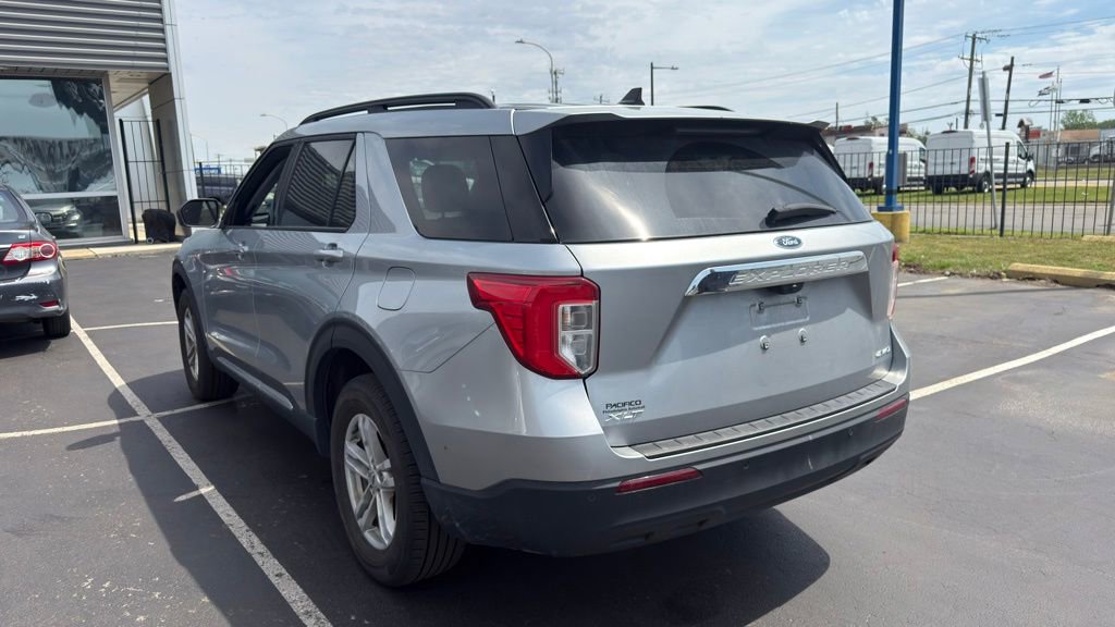 Used 2024 Ford Explorer XLT AWD/4WD image 5