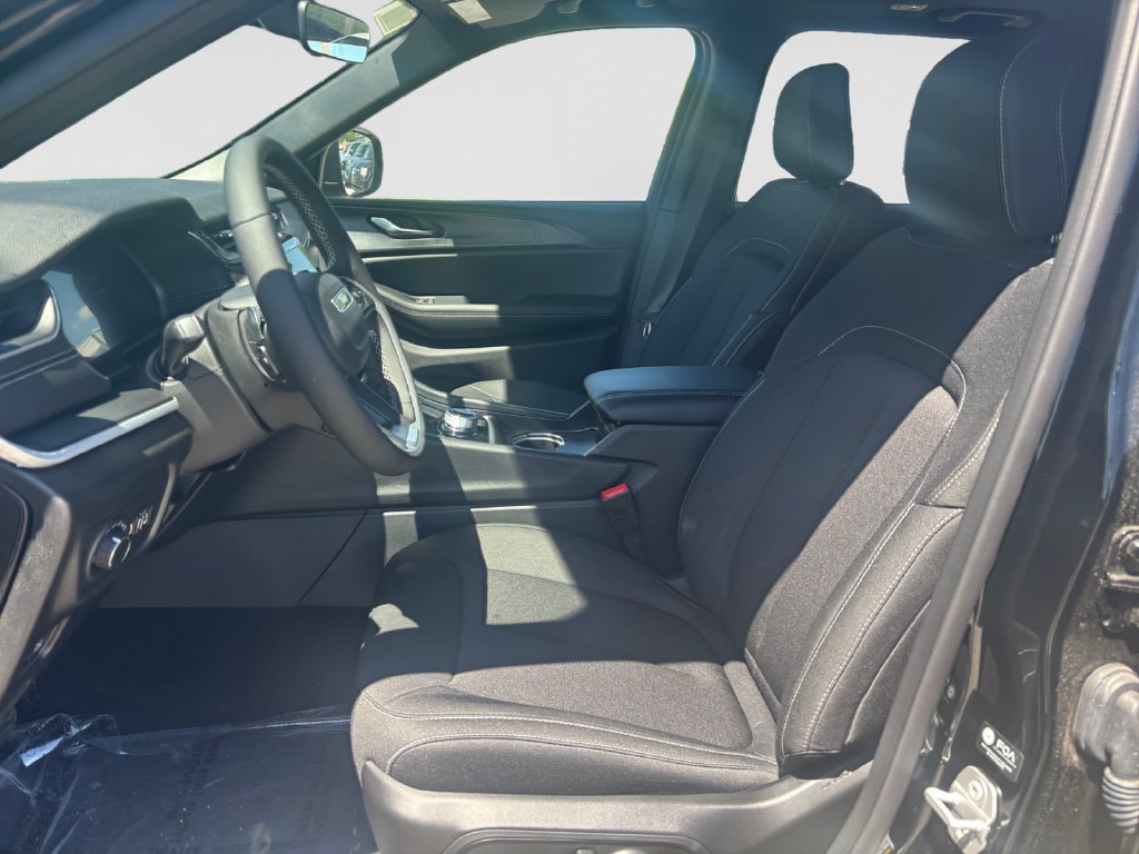 New 2025 Jeep Grand Cherokee Laredo X w/ Luxury Tech Group I AWD/4WD image 13