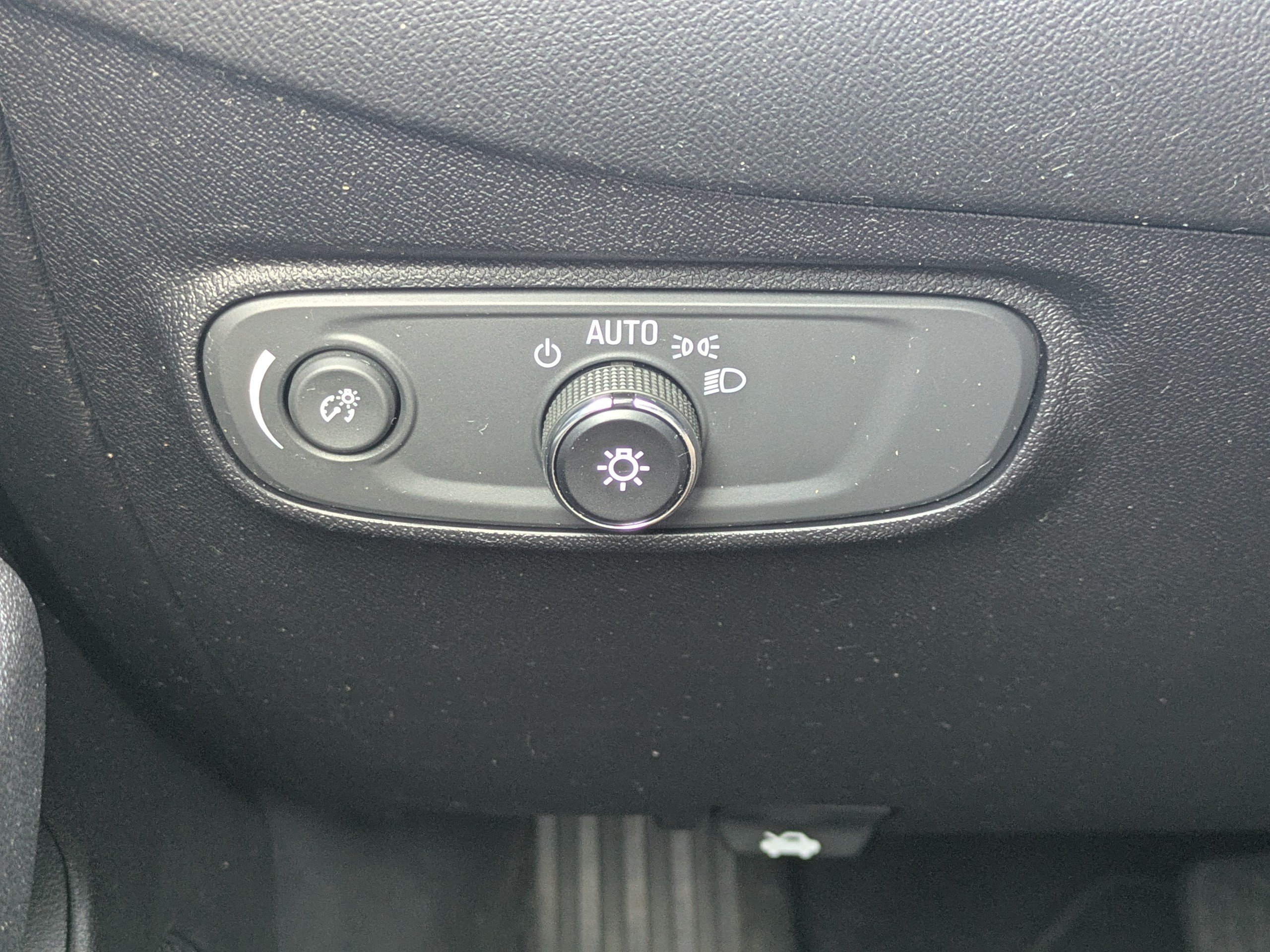 Used 2018 Chevrolet Equinox LT FWD image 21