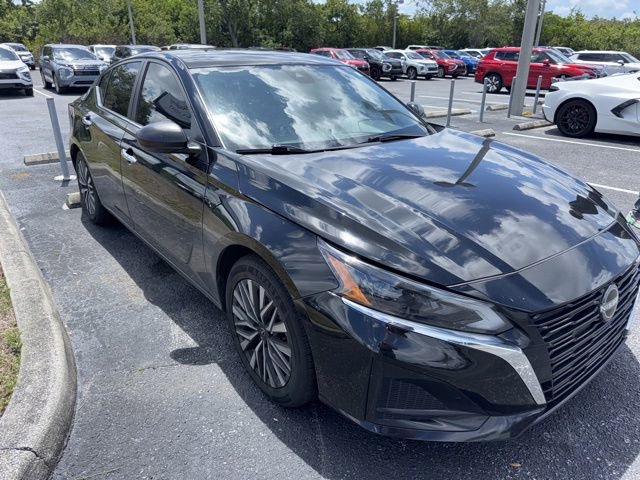 Used 2024 Nissan Altima 2.5 SV FWD image 3