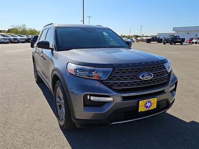 Used 2022 Ford Explorer XLT w/ Equipment Group 202A image 7