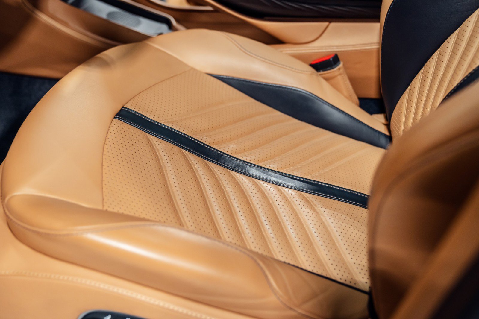 Used 2023 Aston Martin DBX 707 image 22