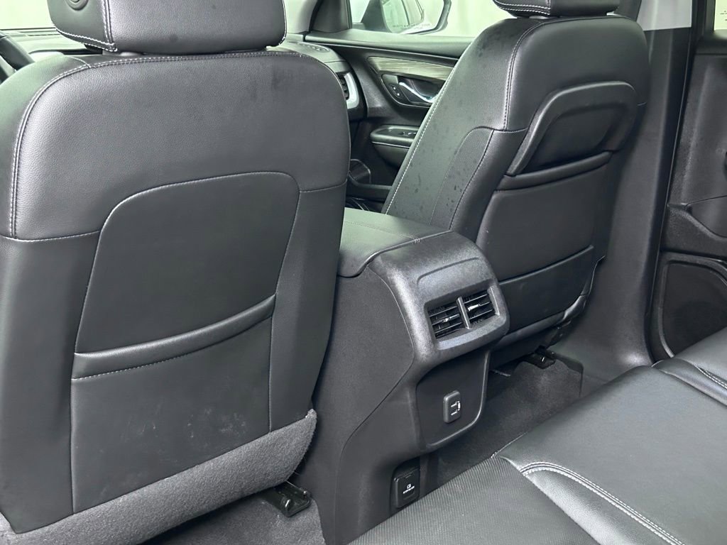 Used 2023 GMC Terrain SLT image 31