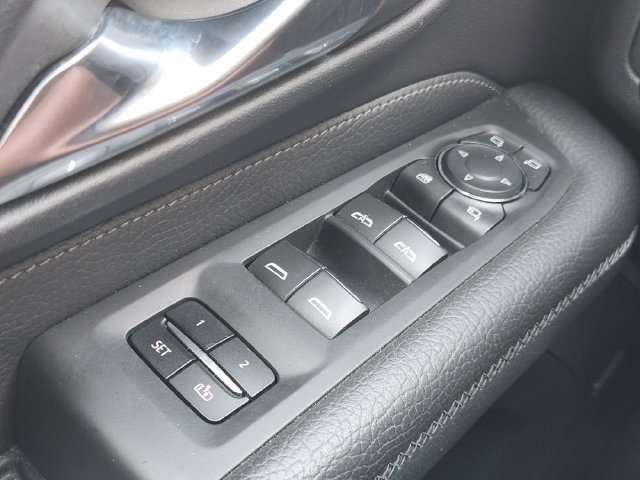 Used 2022 GMC Yukon Denali w/ Advanced Technology Package AWD/4WD image 22