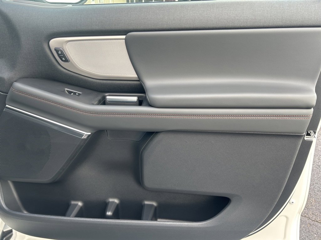 New 2025 Ford Expedition Active image 24