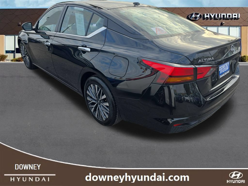 Used 2025 Nissan Altima 2.5 SV FWD image 3