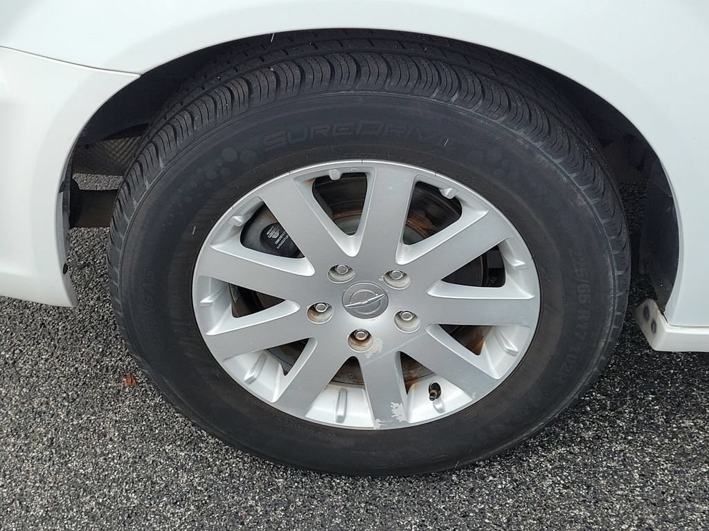 Used 2014 Chrysler Town & Country Touring FWD image 6
