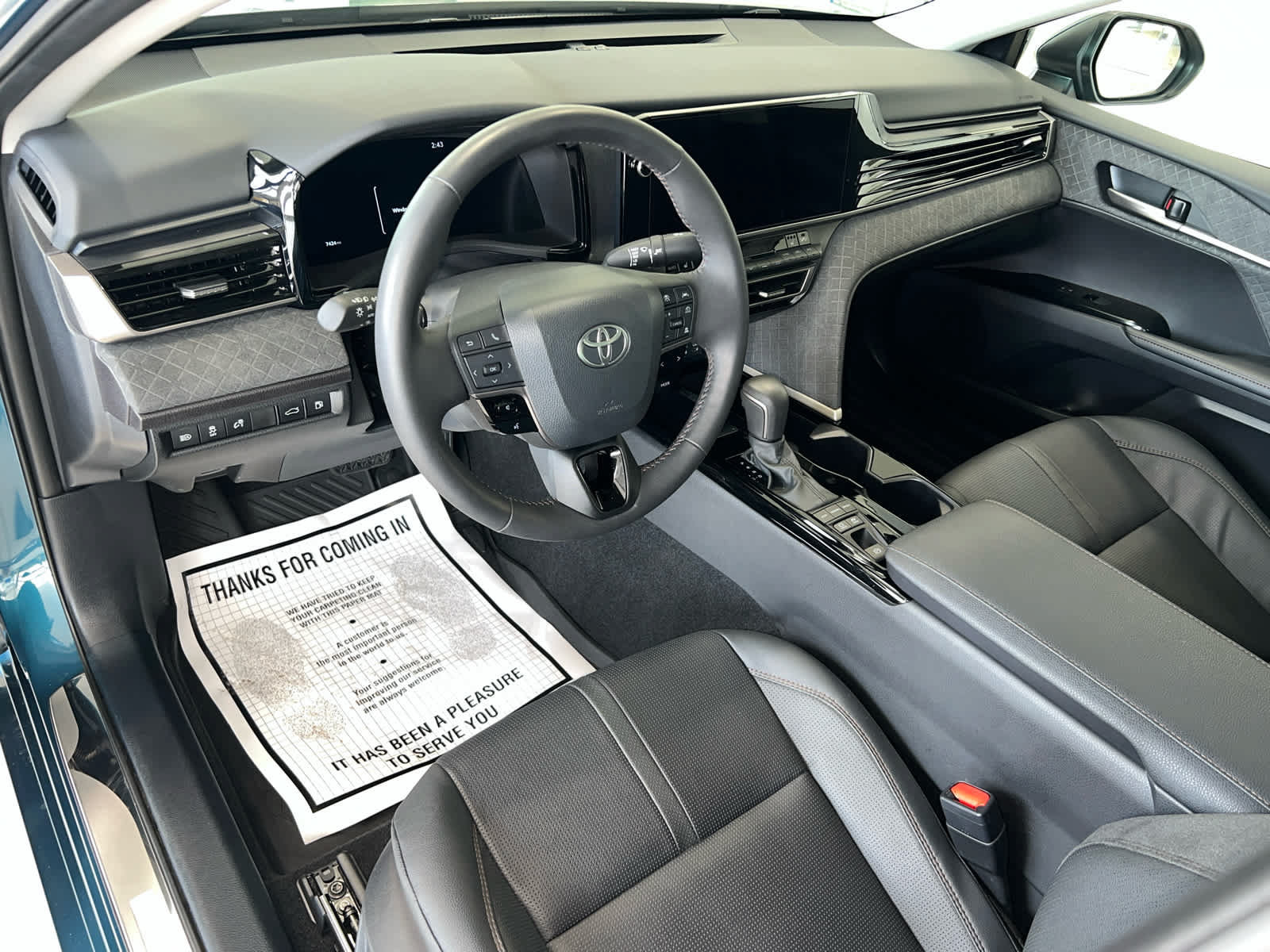 Used 2025 Toyota Camry XLE FWD image 7