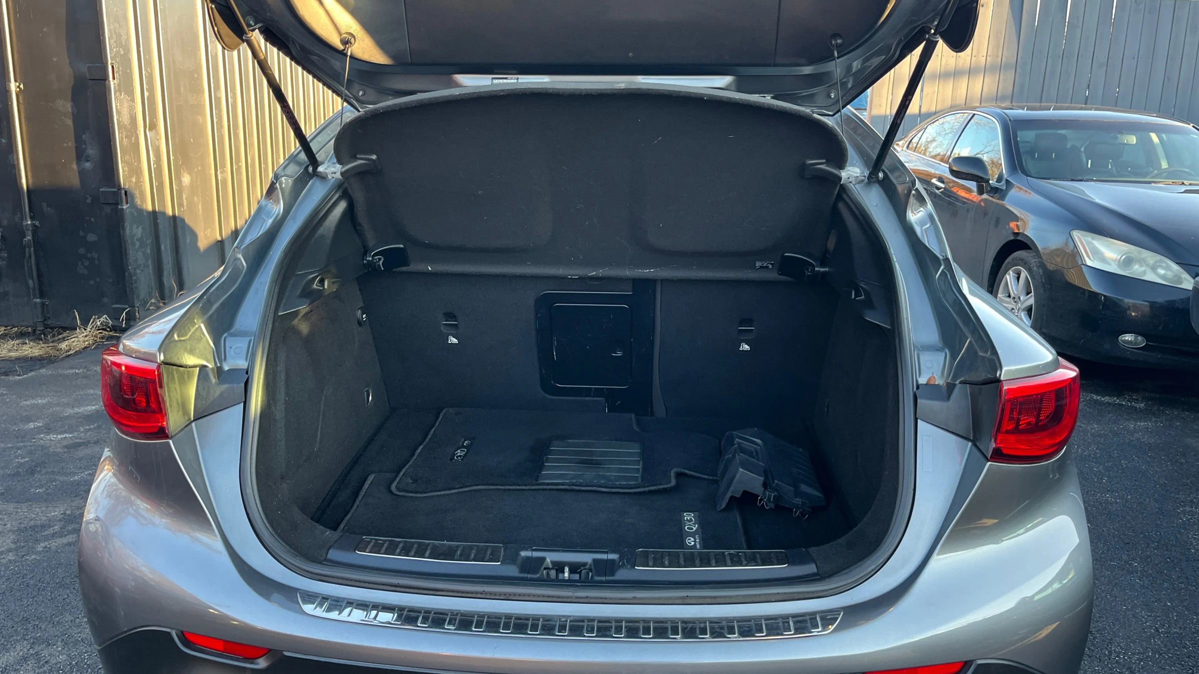 Used 2017 INFINITI QX30 Premium w/ Cargo Package AWD/4WD image 12