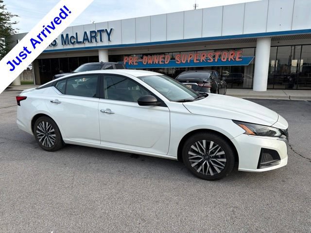Used 2024 Nissan Altima 2.5 SV FWD image 1