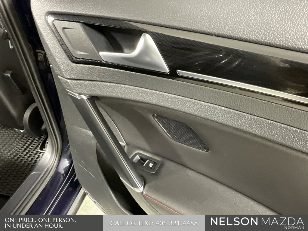 Used 2017 Volkswagen GTI SE image 23