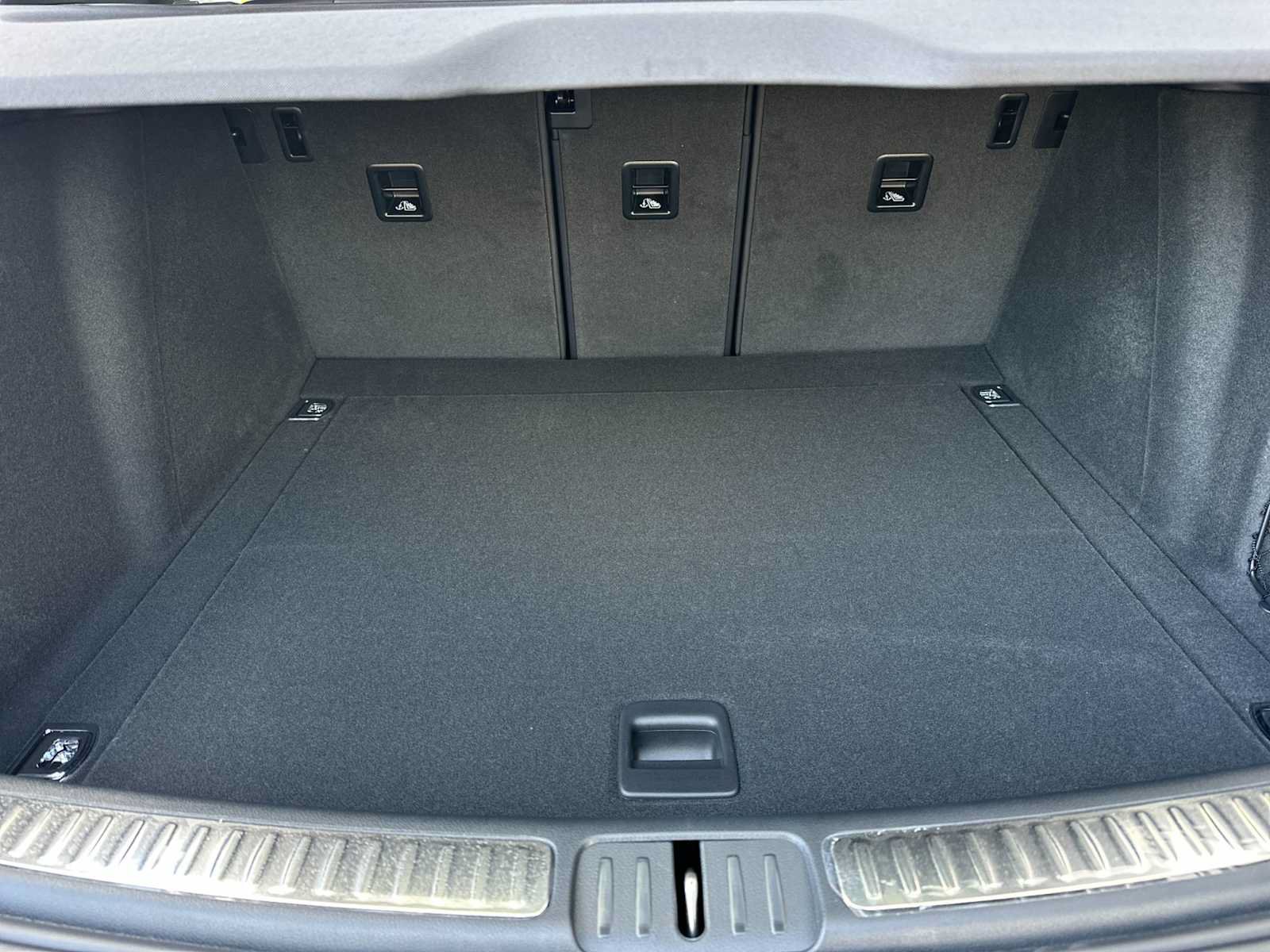 New 2025 Porsche Macan AWD/4WD image 15