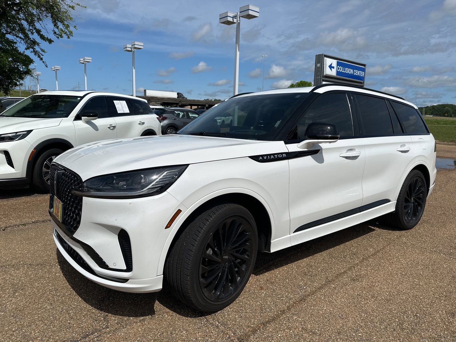 Used 2025 Lincoln Aviator Reserve w/ Luxury Package RWD image 1