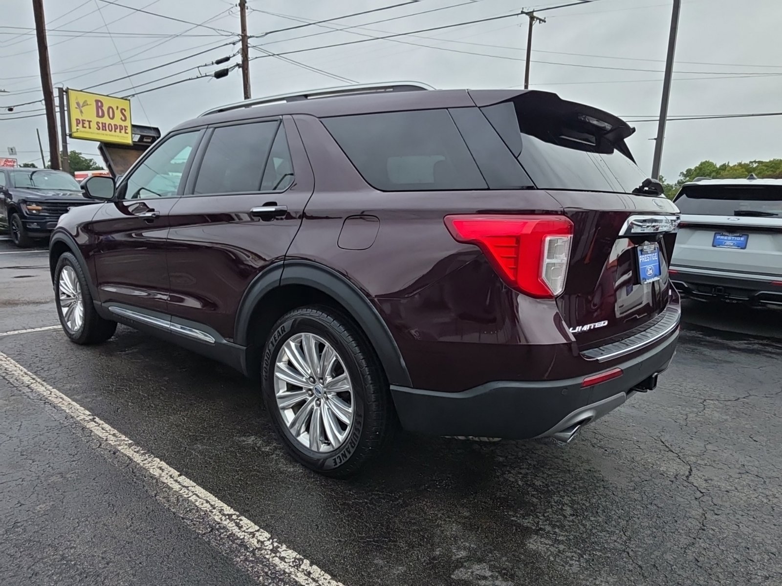 Used 2022 Ford Explorer Limited w/ Limited Technology Package AWD/4WD image 9