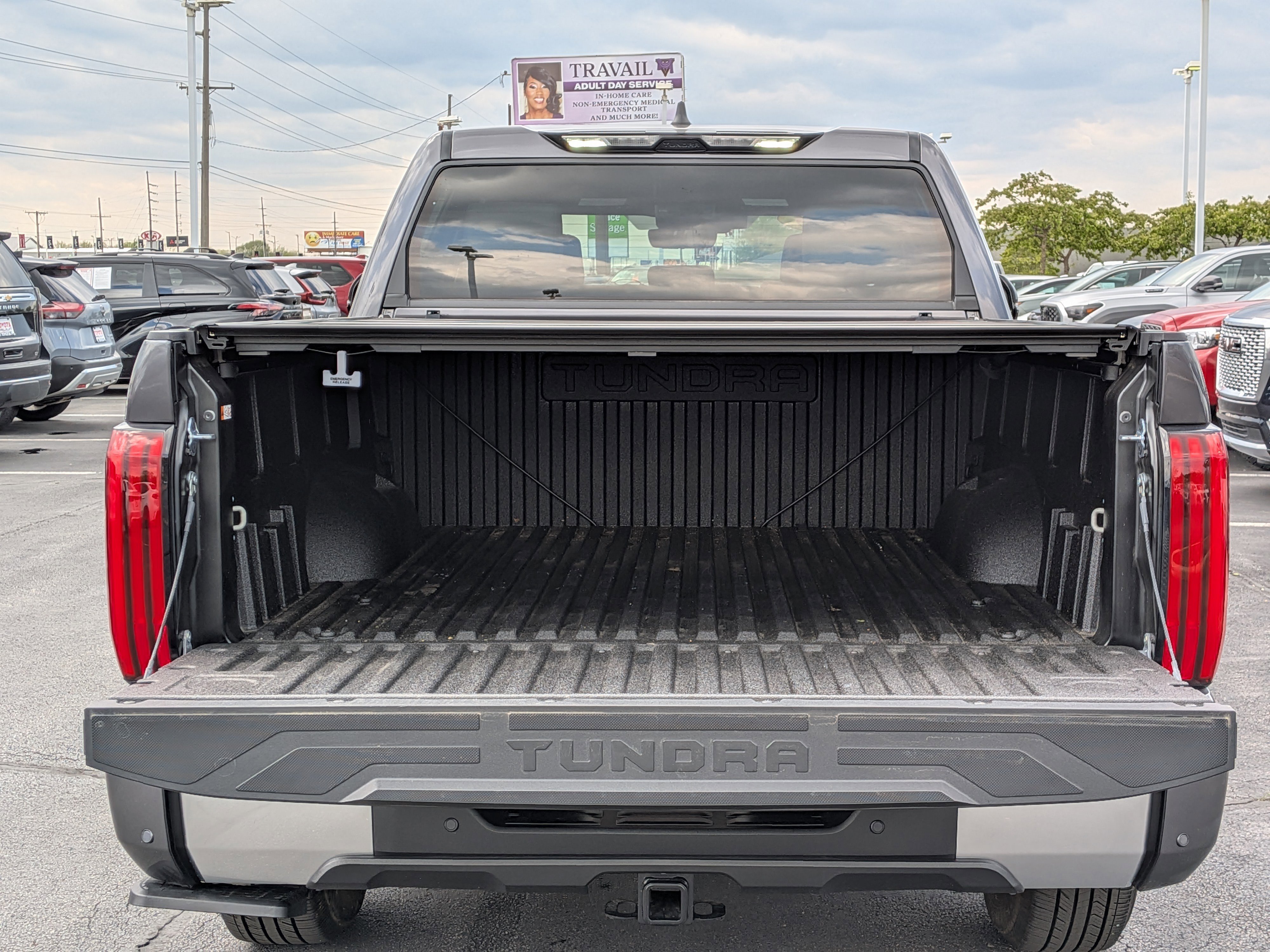 Used 2025 Toyota Tundra Limited AWD/4WD image 9