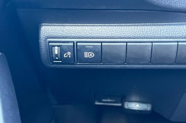 Used 2024 Toyota Corolla SE w/ SE Premium Package FWD image 30
