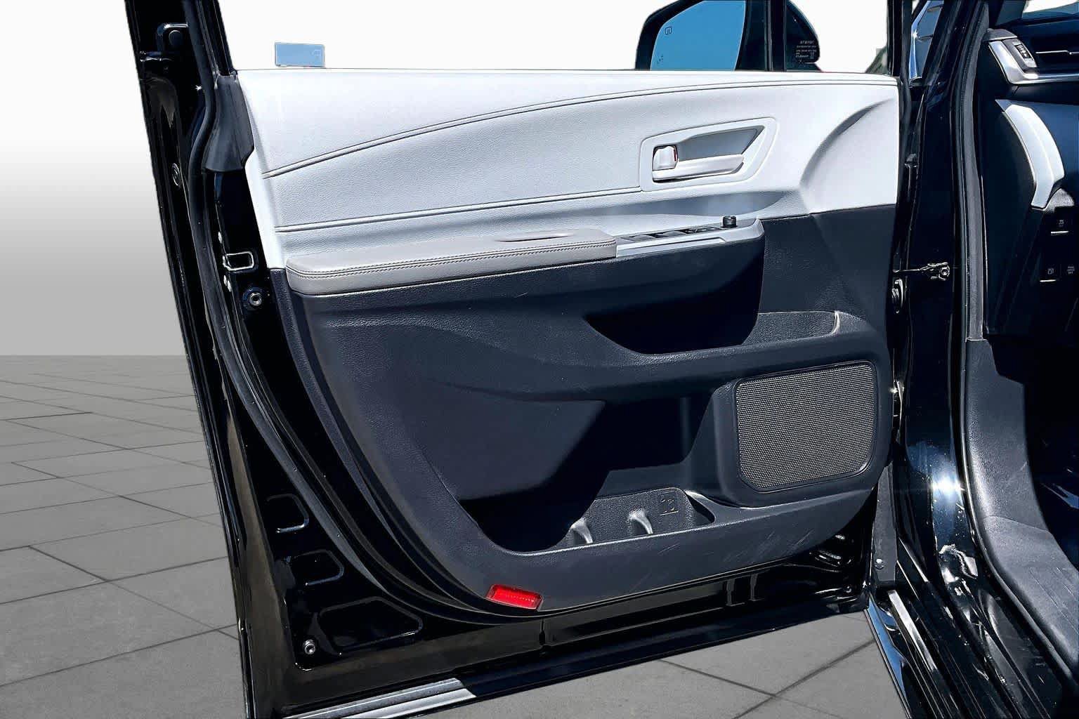 Certified 2025 Toyota Sienna LE FWD image 21