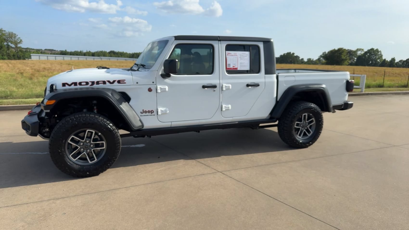 Used 2026 Jeep Gladiator Mojave AWD/4WD image 4