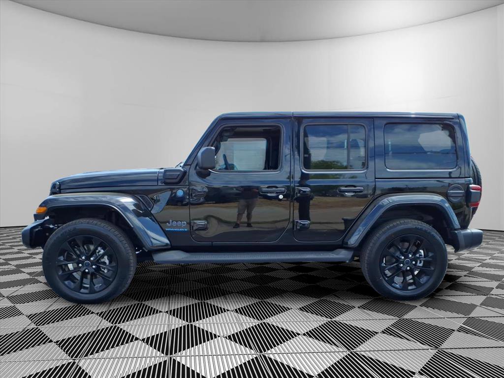 Used 2025 Jeep Wrangler Sahara image 8
