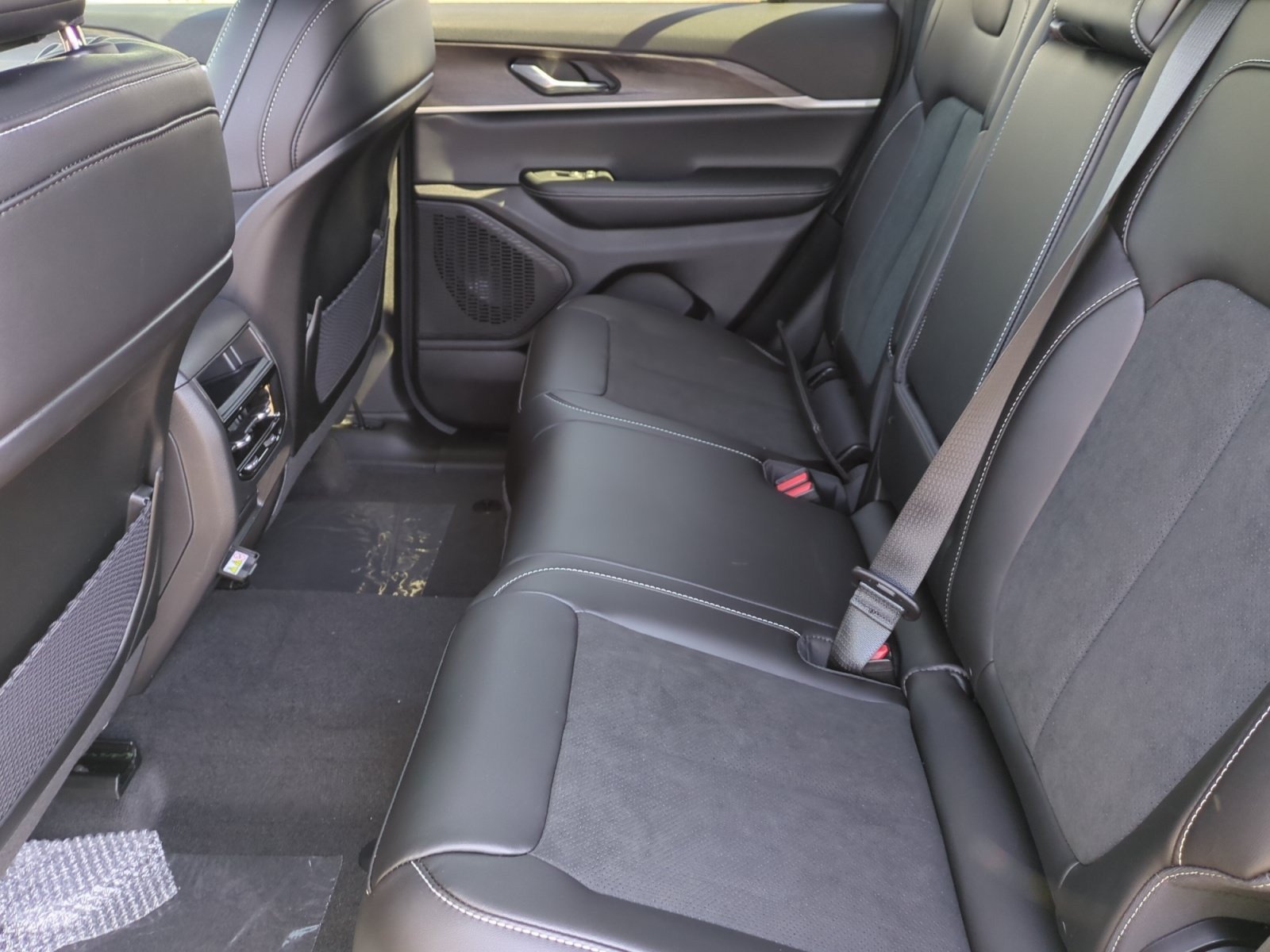 New 2026 Jeep Grand Cherokee Altitude AWD/4WD image 17
